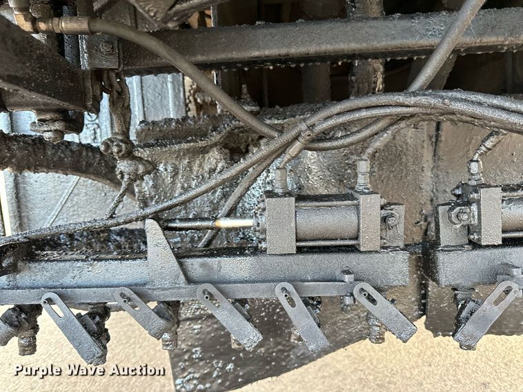 image for item DL7902 1995 Ford CF8000 oil distributor truck