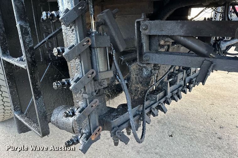 image for item DL7902 1995 Ford CF8000 oil distributor truck