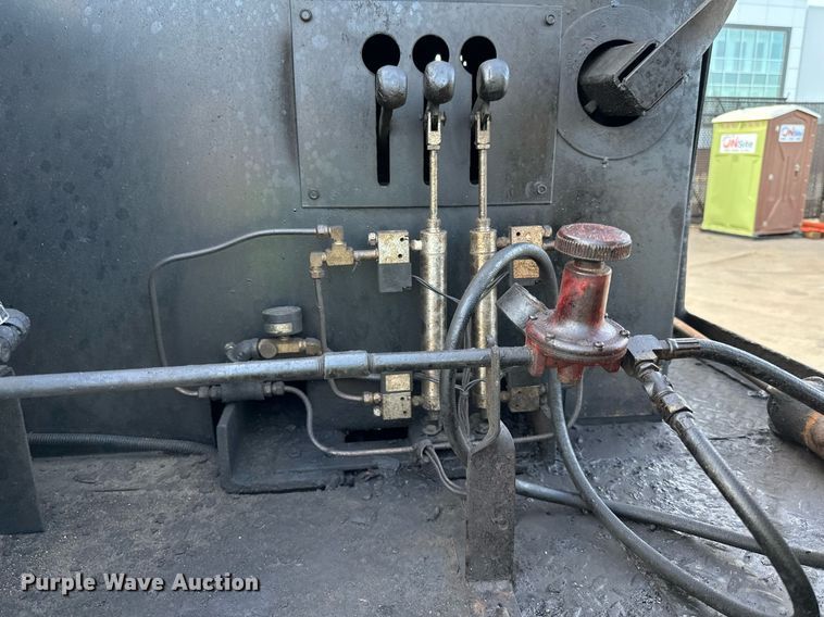 image for item DL7902 1995 Ford CF8000 oil distributor truck