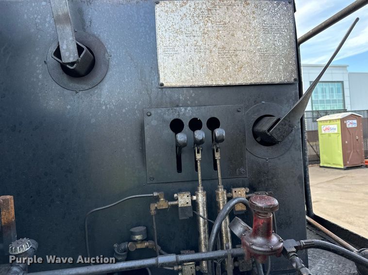 image for item DL7902 1995 Ford CF8000 oil distributor truck