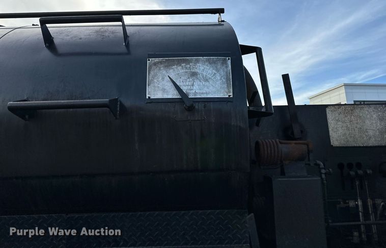 image for item DL7902 1995 Ford CF8000 oil distributor truck