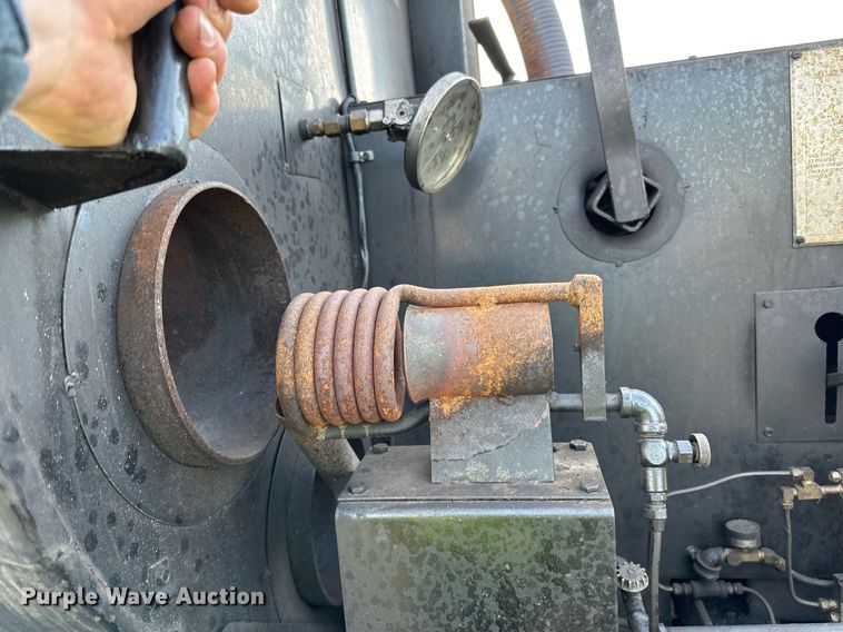 image for item DL7902 1995 Ford CF8000 oil distributor truck