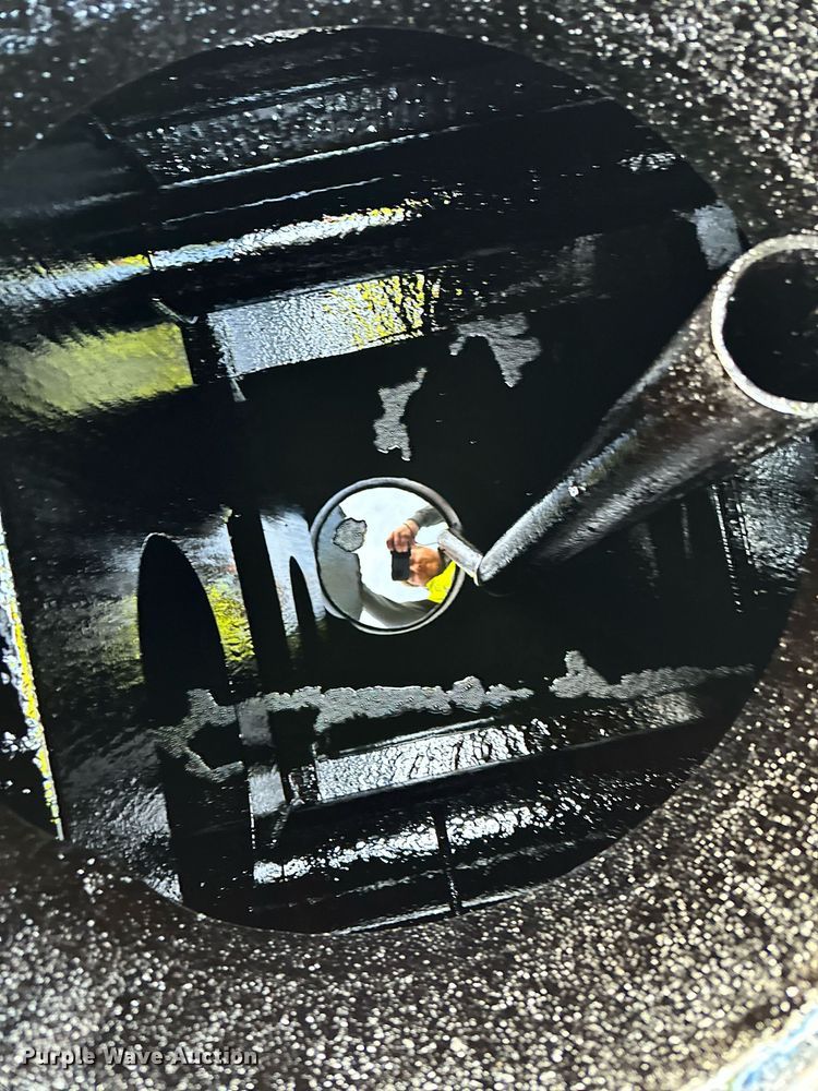 image for item DL7902 1995 Ford CF8000 oil distributor truck