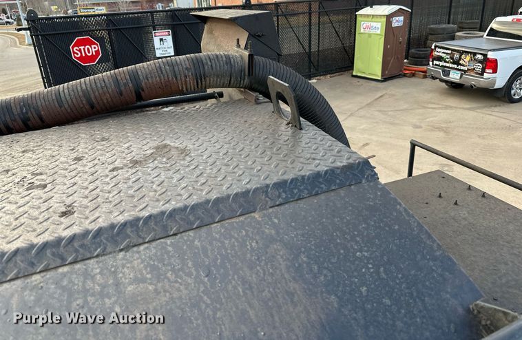 image for item DL7902 1995 Ford CF8000 oil distributor truck