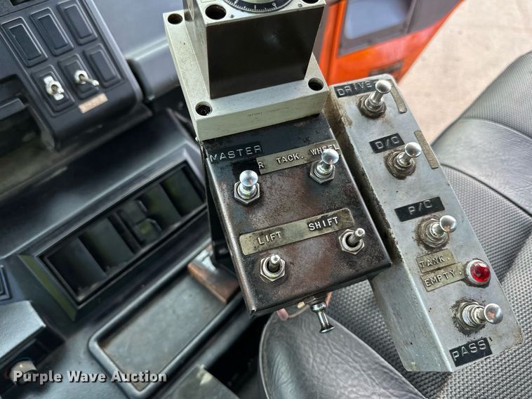 image for item DL7902 1995 Ford CF8000 oil distributor truck