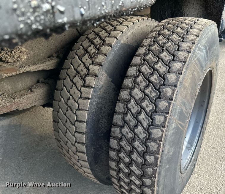 image for item DL7902 1995 Ford CF8000 oil distributor truck