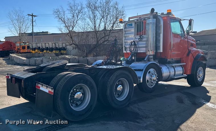 image for item DL7906 2004 Sterling LT9500 semi truck