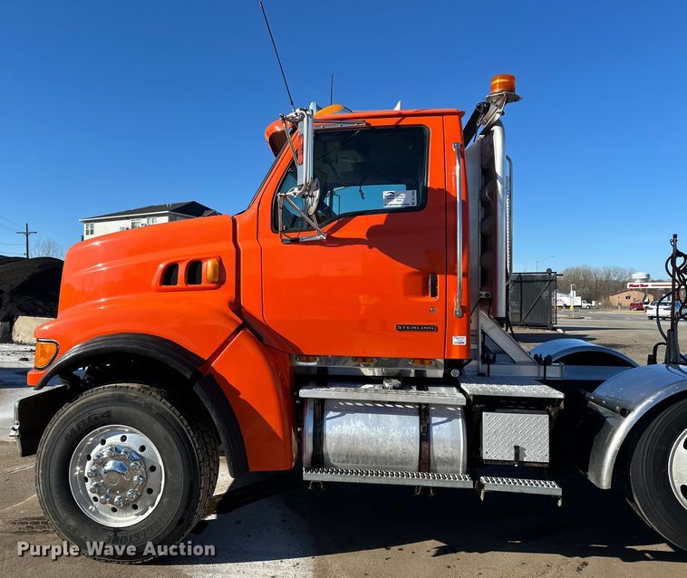 image for item DL7906 2004 Sterling LT9500 semi truck