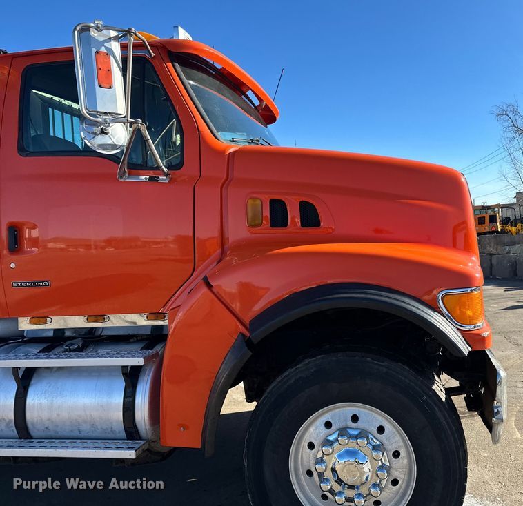 image for item DL7906 2004 Sterling LT9500 semi truck