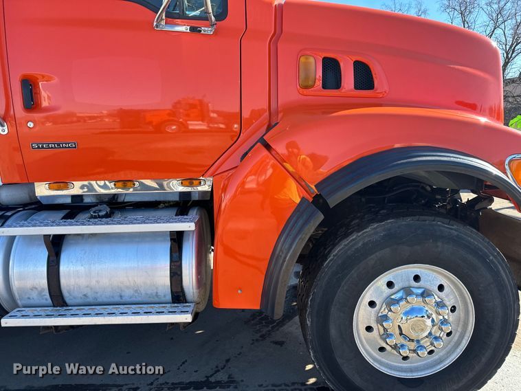 image for item DL7906 2004 Sterling LT9500 semi truck