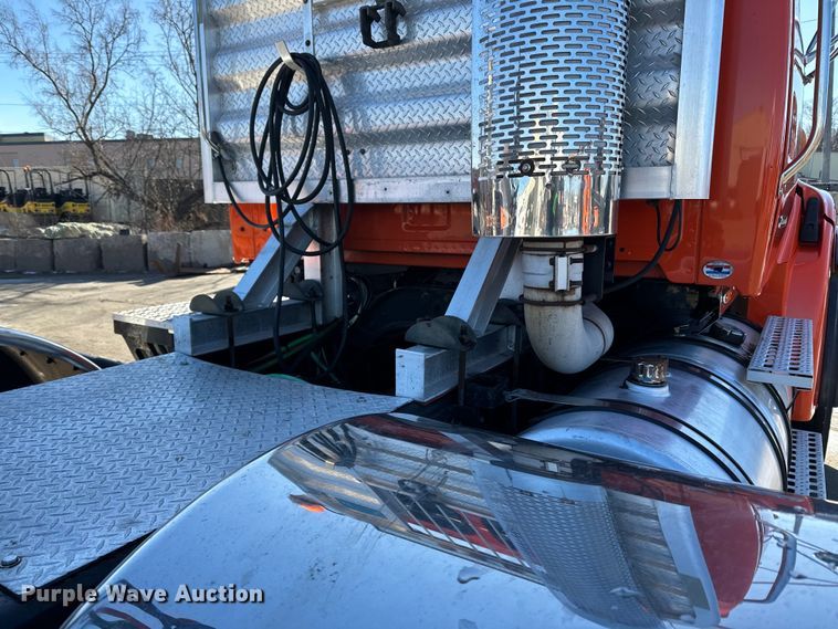 image for item DL7906 2004 Sterling LT9500 semi truck