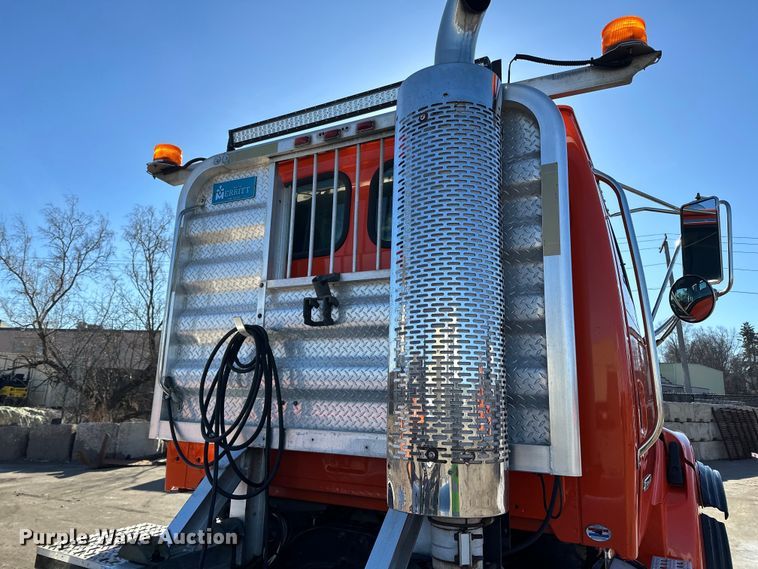 image for item DL7906 2004 Sterling LT9500 semi truck