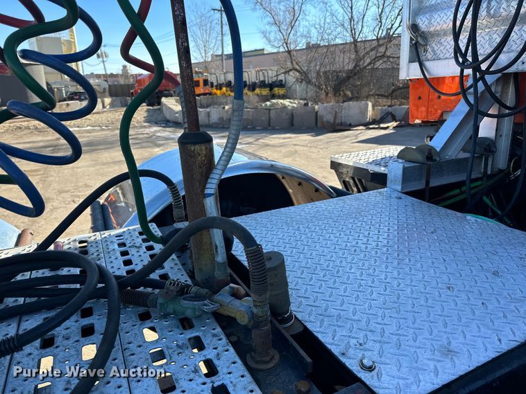 image for item DL7906 2004 Sterling LT9500 semi truck