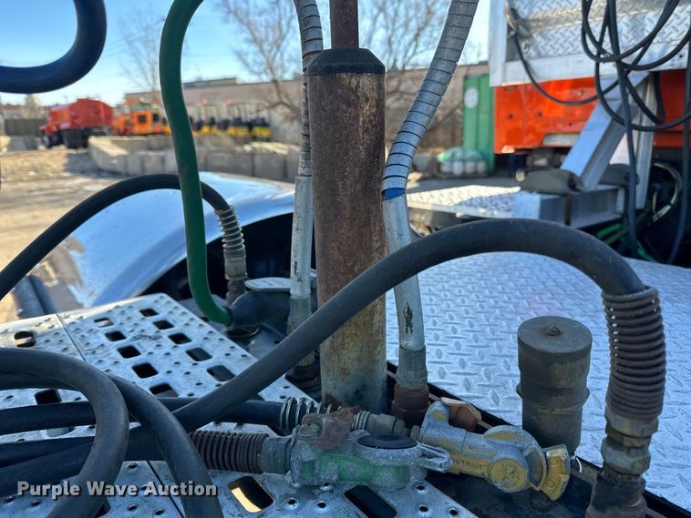 image for item DL7906 2004 Sterling LT9500 semi truck