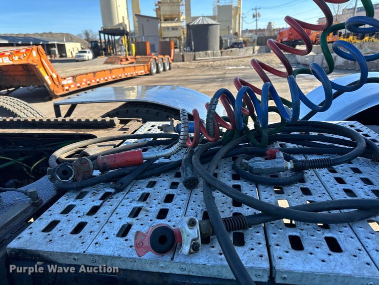 image for item DL7906 2004 Sterling LT9500 semi truck