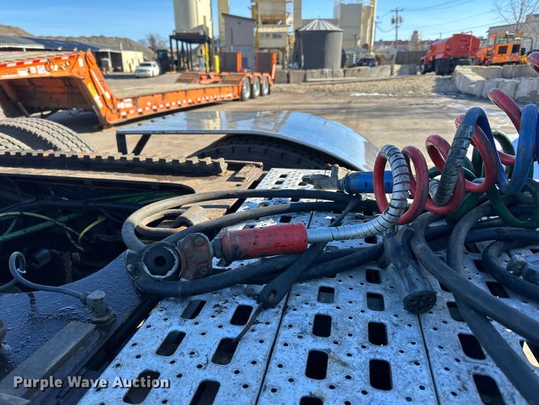 image for item DL7906 2004 Sterling LT9500 semi truck