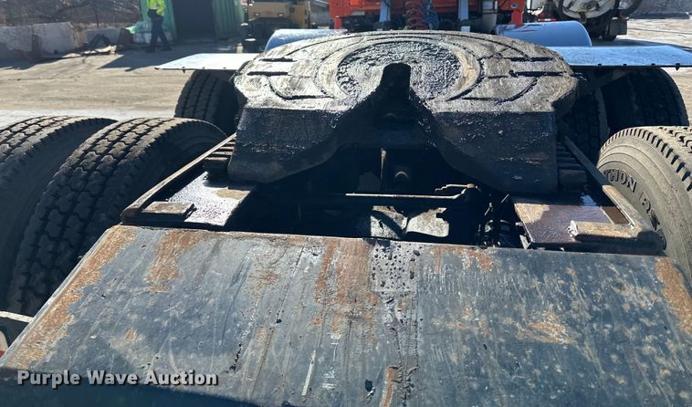 image for item DL7906 2004 Sterling LT9500 semi truck