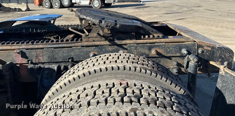 image for item DL7906 2004 Sterling LT9500 semi truck