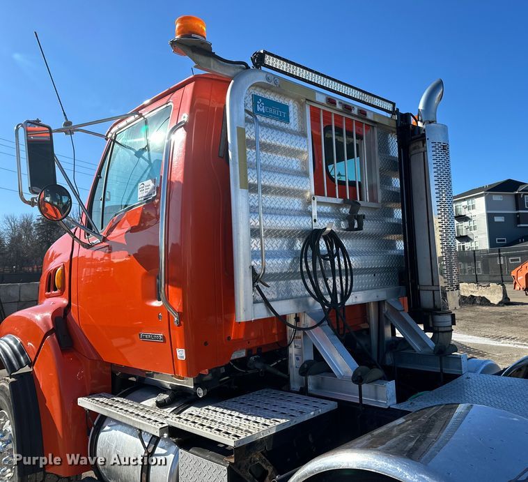 image for item DL7906 2004 Sterling LT9500 semi truck