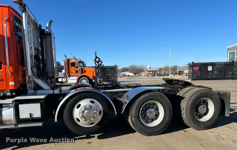 image for item DL7906 2004 Sterling LT9500 semi truck