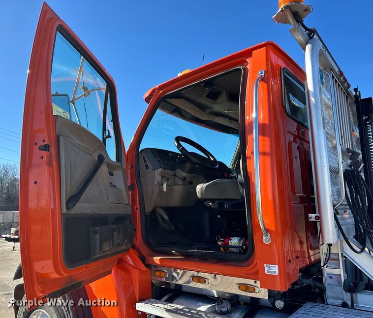 image for item DL7906 2004 Sterling LT9500 semi truck