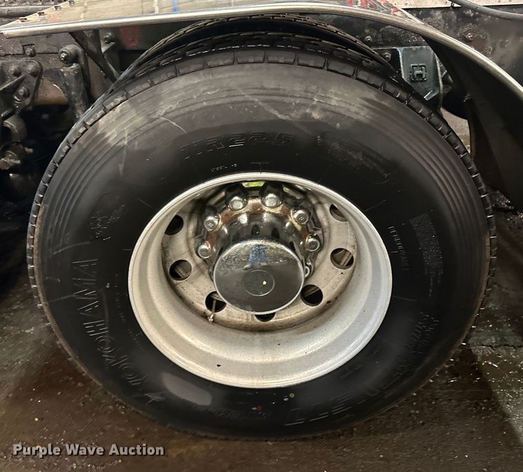 image for item DL7906 2004 Sterling LT9500 semi truck