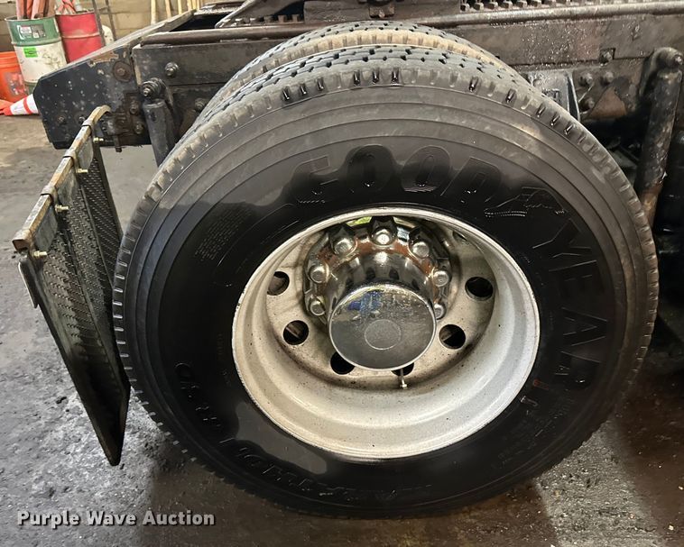 image for item DL7906 2004 Sterling LT9500 semi truck