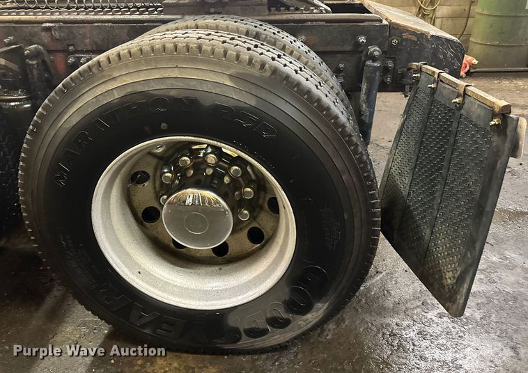 image for item DL7906 2004 Sterling LT9500 semi truck