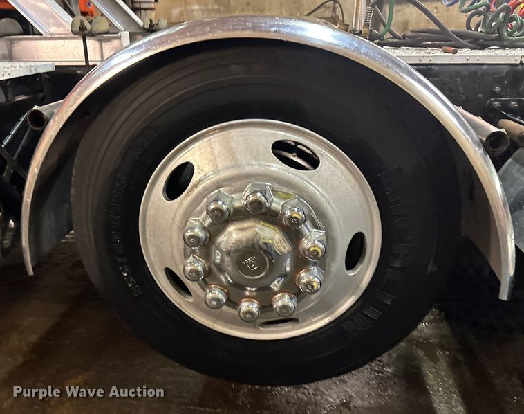 image for item DL7906 2004 Sterling LT9500 semi truck