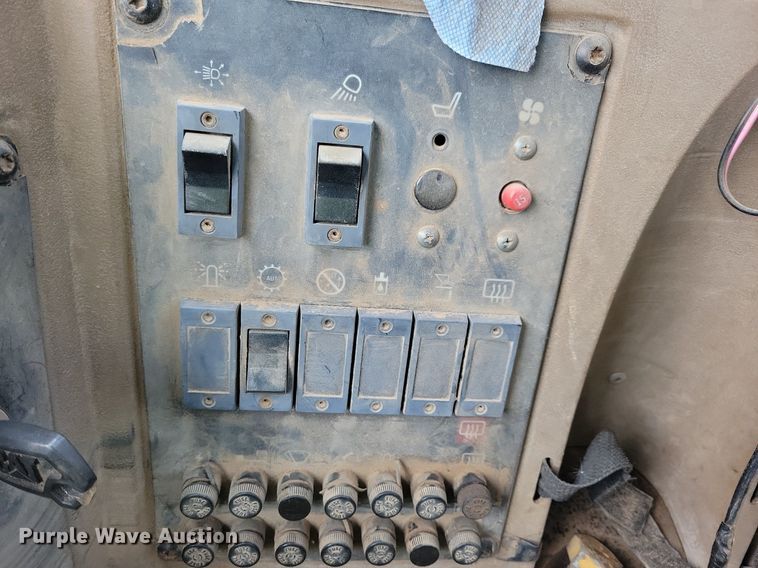 image for item DL7907 1995 Caterpillar 960F wheel loader