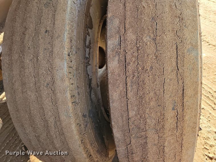 image for item DL7912 2016 Fabtec 3618SBF hopper feeder