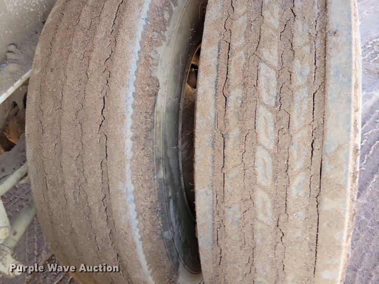 image for item DL7912 2016 Fabtec 3618SBF hopper feeder