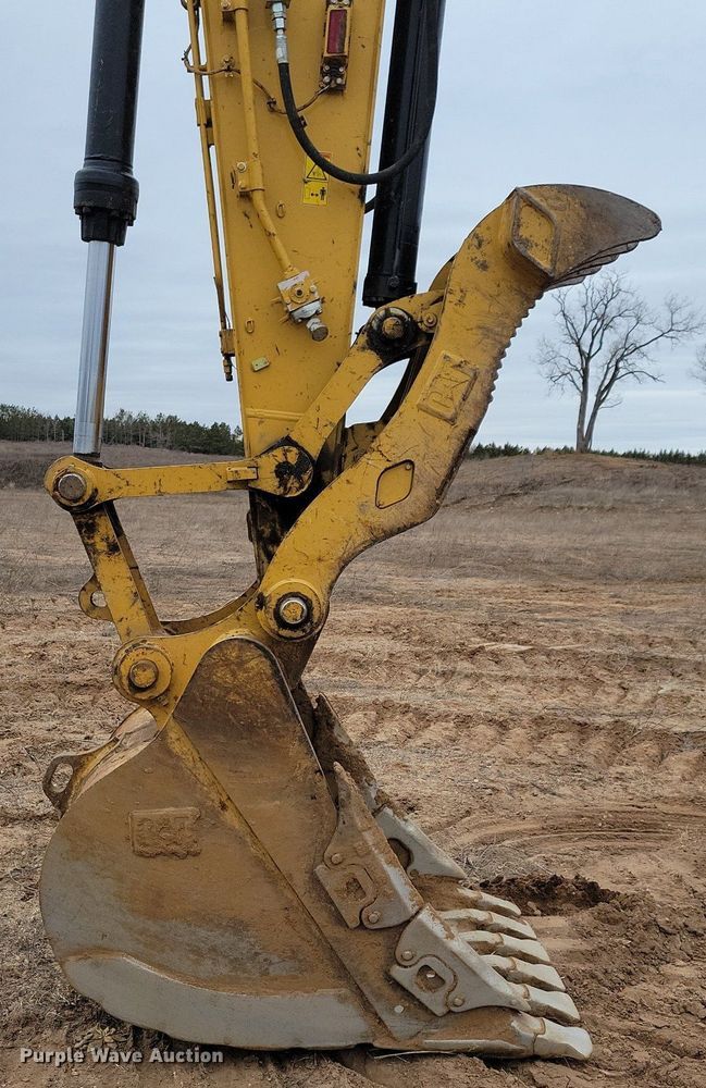image for item DL7918 2017 Caterpillar 323FL excavator