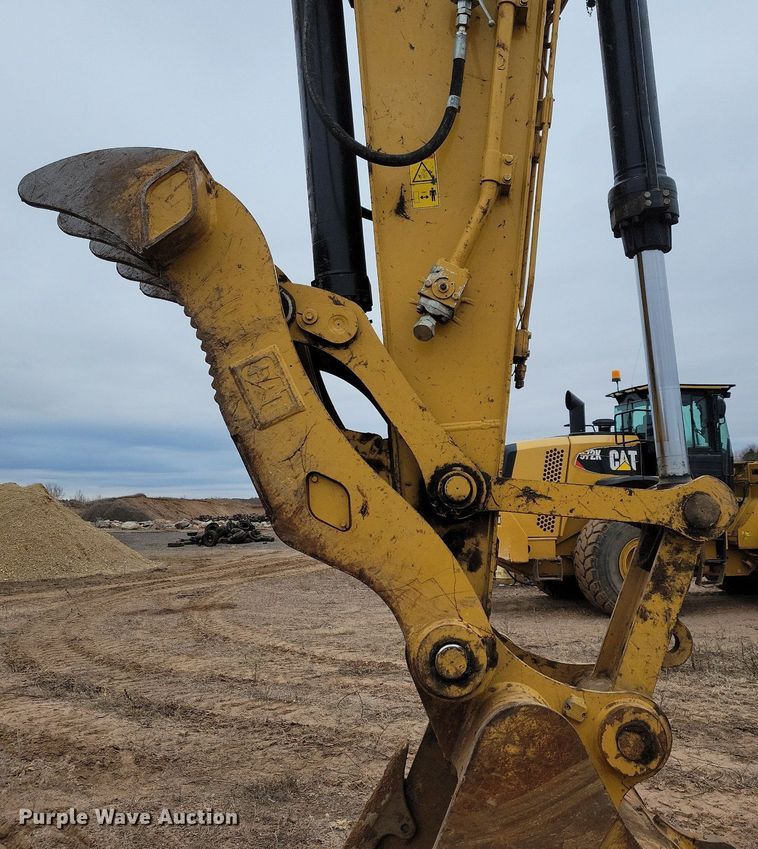 image for item DL7918 2017 Caterpillar 323FL excavator