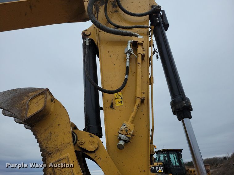 image for item DL7918 2017 Caterpillar 323FL excavator