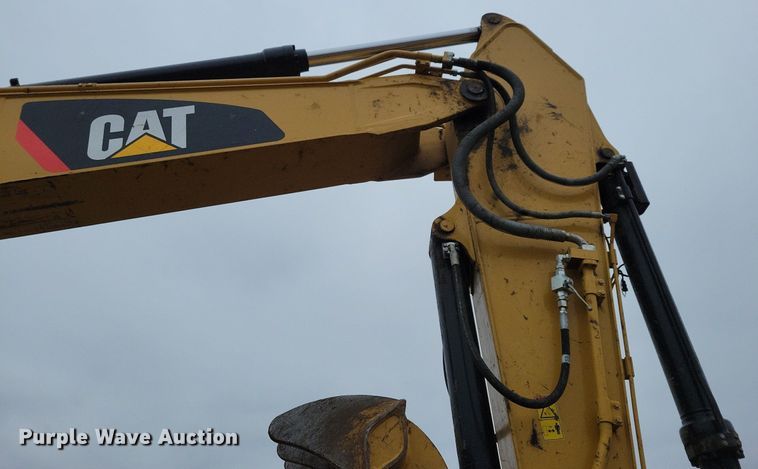 image for item DL7918 2017 Caterpillar 323FL excavator