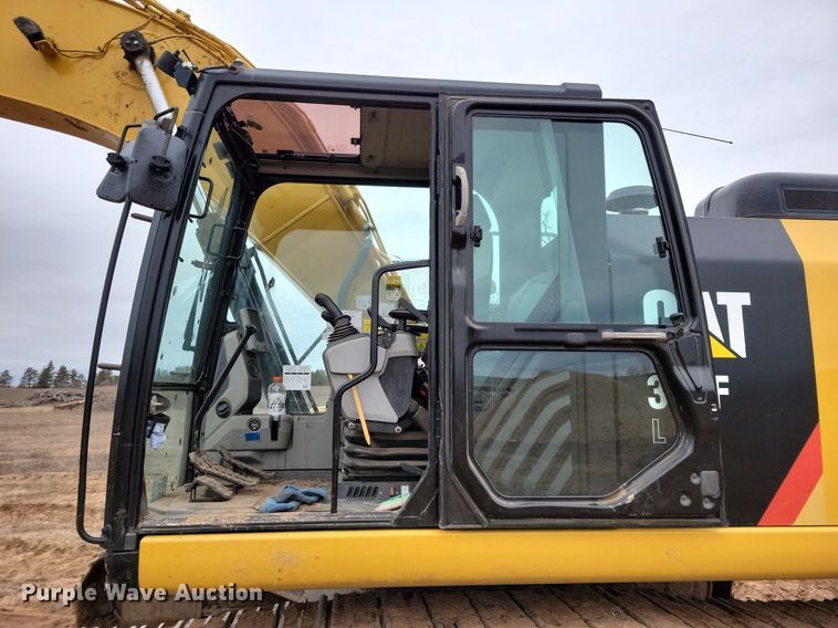 image for item DL7918 2017 Caterpillar 323FL excavator
