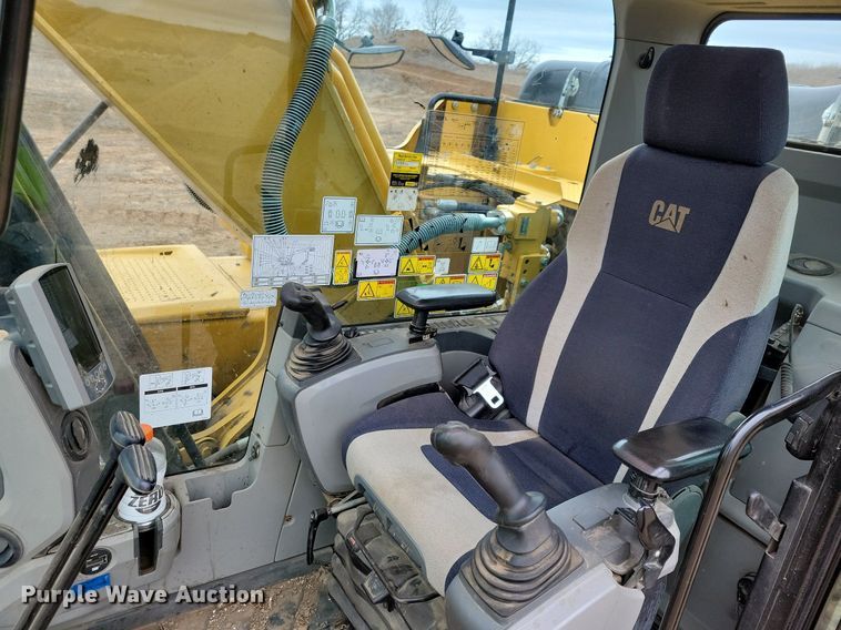 image for item DL7918 2017 Caterpillar 323FL excavator