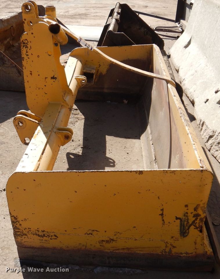 image for item DL7939 Rhino  HB72 box blade