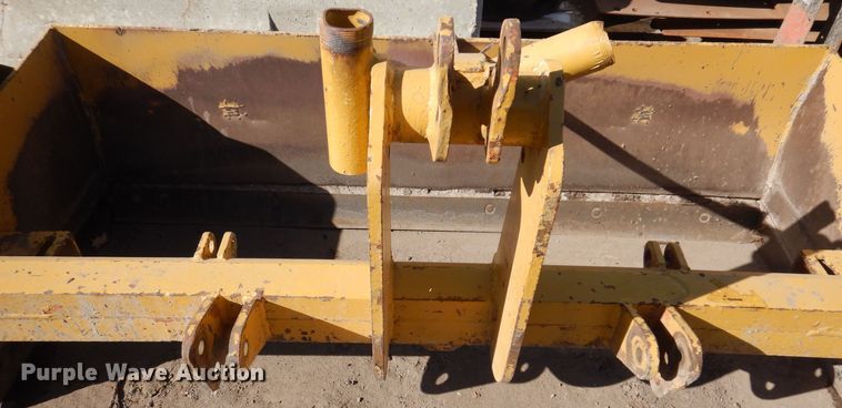 image for item DL7939 Rhino  HB72 box blade