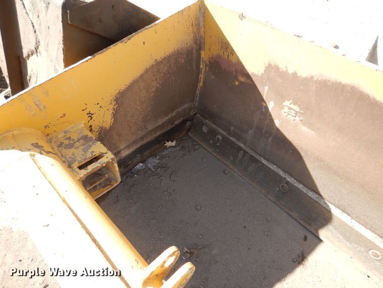 image for item DL7939 Rhino  HB72 box blade