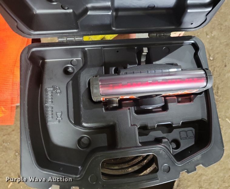 image for item DL7940 2020 Bobcat Grader 96 skid steer grader