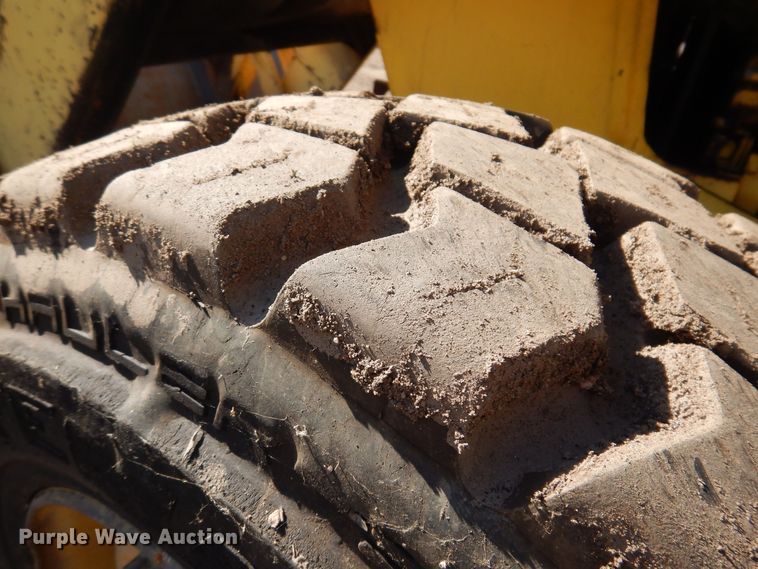 image for item DL7944 2000 New Holland 545D landscape tractor