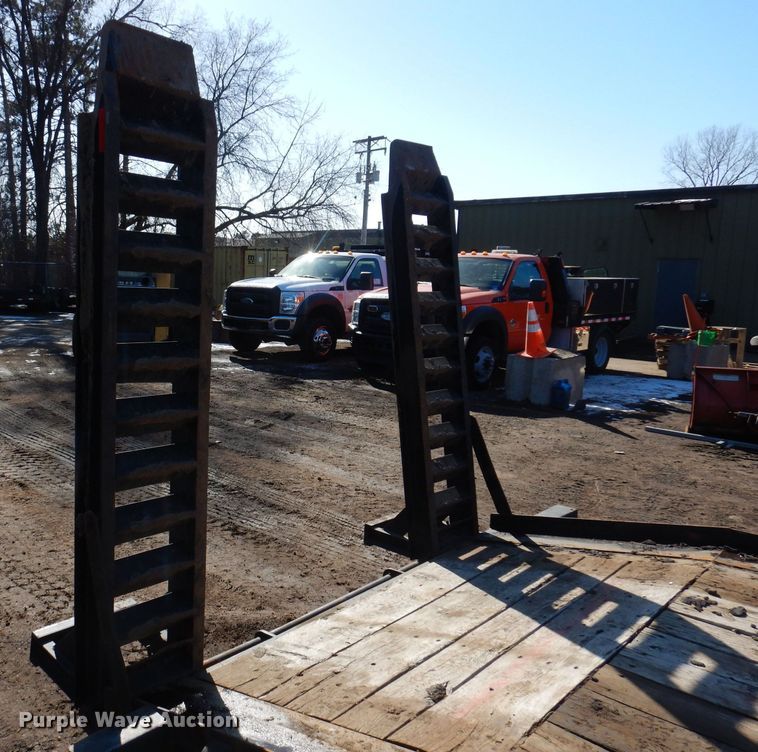 image for item DL7952 2016 Felling FT24 equipment trailer