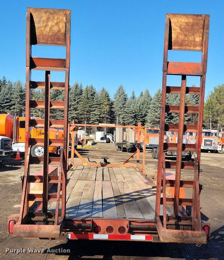 image for item DL7953 2000 Towmaster T-16DD equipment trailer