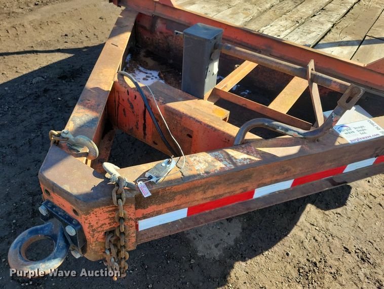 image for item DL7953 2000 Towmaster T-16DD equipment trailer