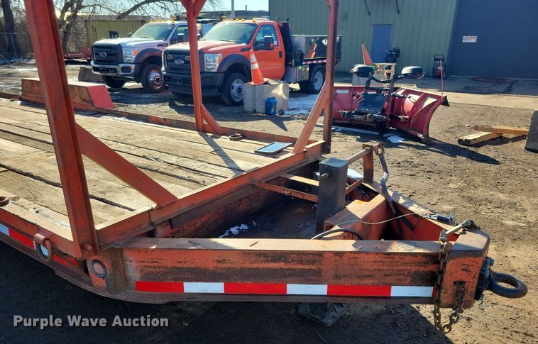 image for item DL7953 2000 Towmaster T-16DD equipment trailer