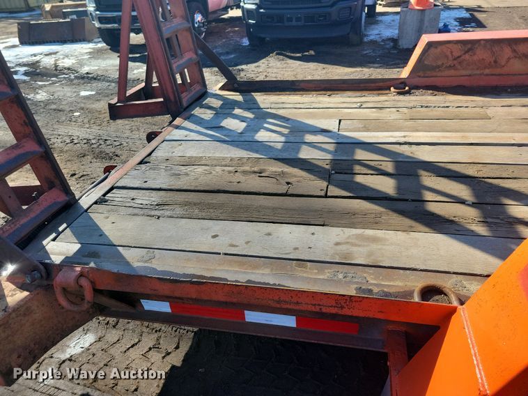 image for item DL7953 2000 Towmaster T-16DD equipment trailer