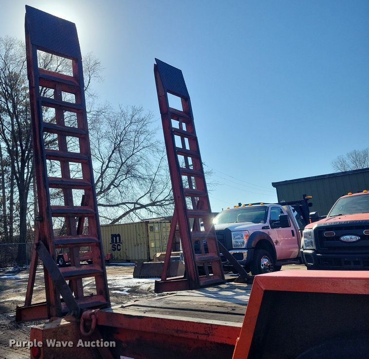 image for item DL7953 2000 Towmaster T-16DD equipment trailer