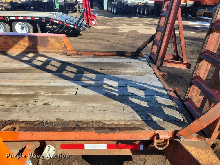 image for item DL7953 2000 Towmaster T-16DD equipment trailer